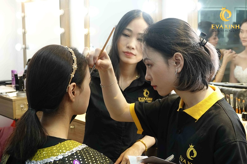 Trang điểm đi làm chuyên nghiệp